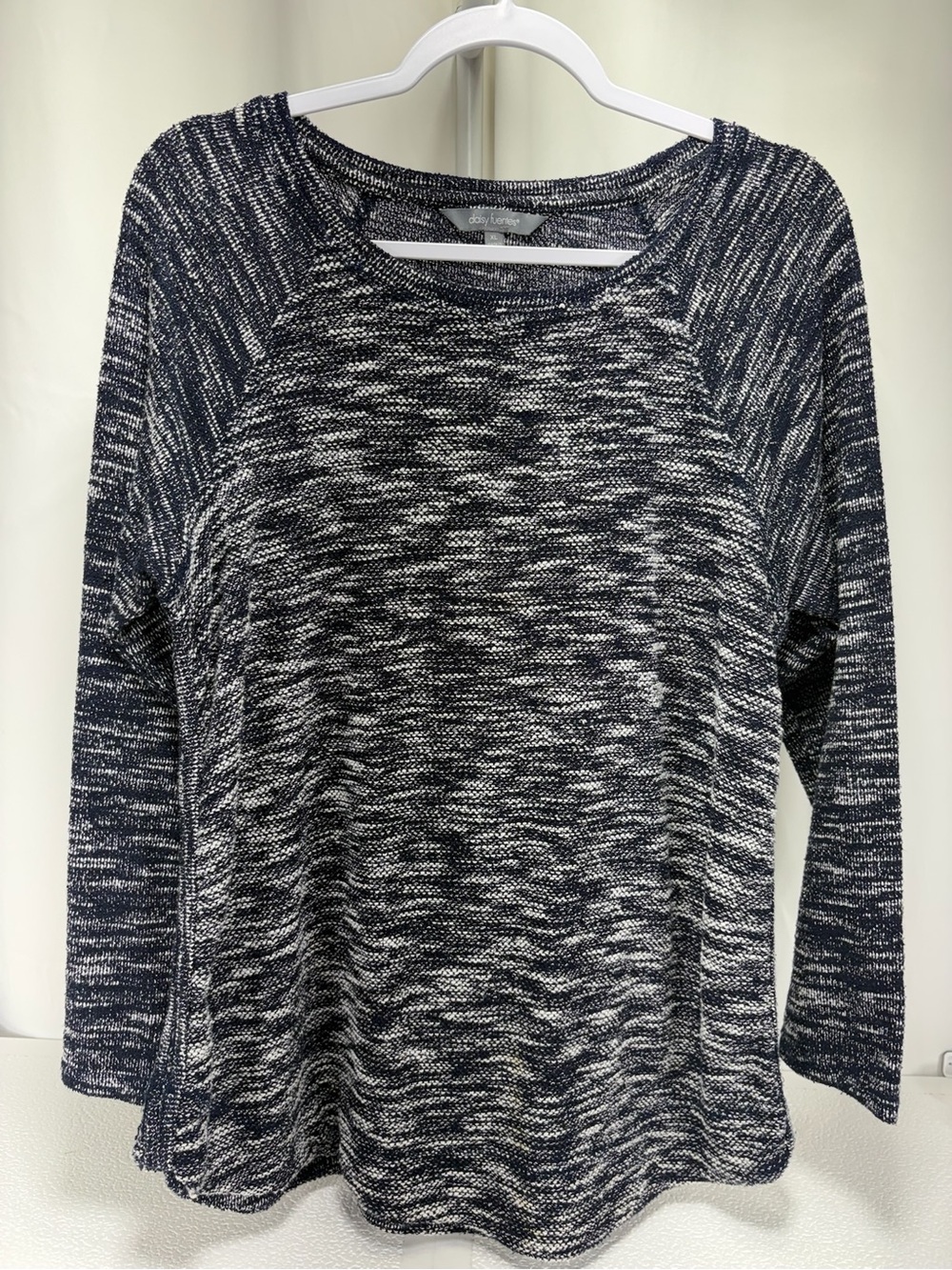 Daisy Fuentes Navy & White Marled Raglan Pullover 4629